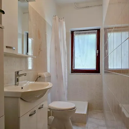 Apartment Pjerina Four