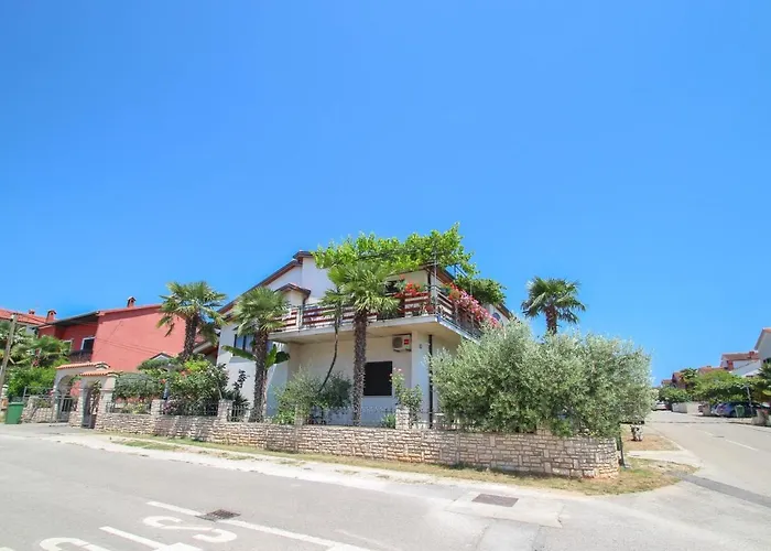 Διαμέρισμα Pjerina Four *