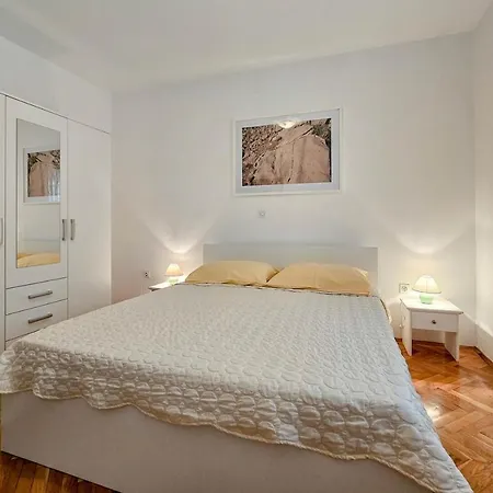 Pjerina Four Apartment Novigrad (Istria)
